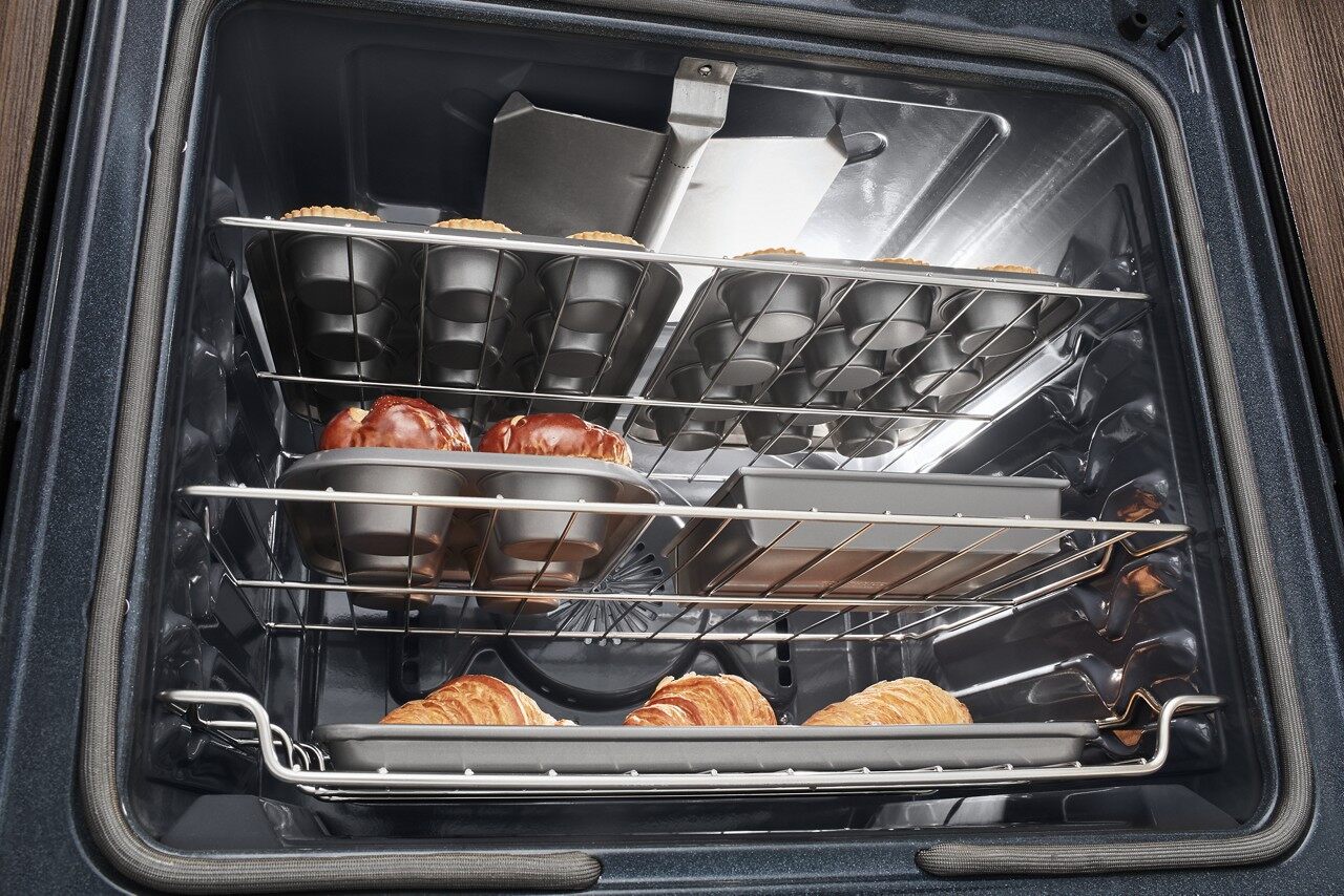 Close up of KitchenAid KFGG500ESS range oven capacity 