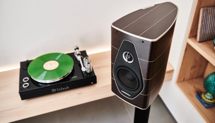 A McIntosh record player and speaker setup.