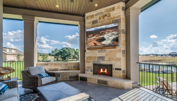 Outdoor entertainment space under covered patio