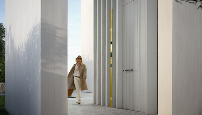 Basalte Home's Adelante, the luxury video door station that features a modular design with options to customize.