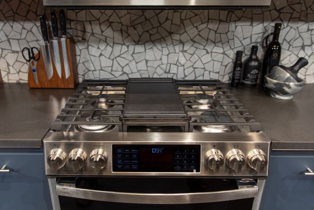 front view of a GE Profile gas range, with a microwave above