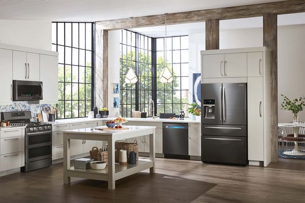 Warm kitchen cabinet