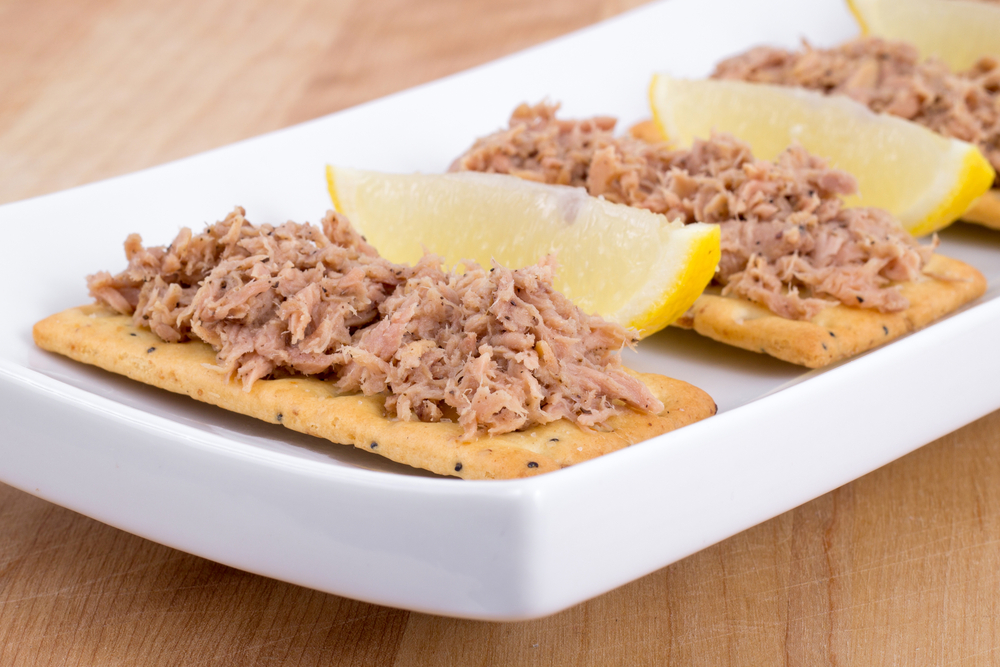 tuna-with-crackers