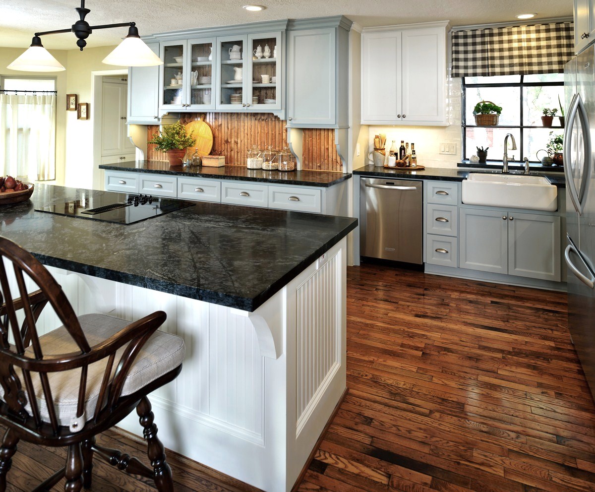 White Kitchen with mixed materials 2