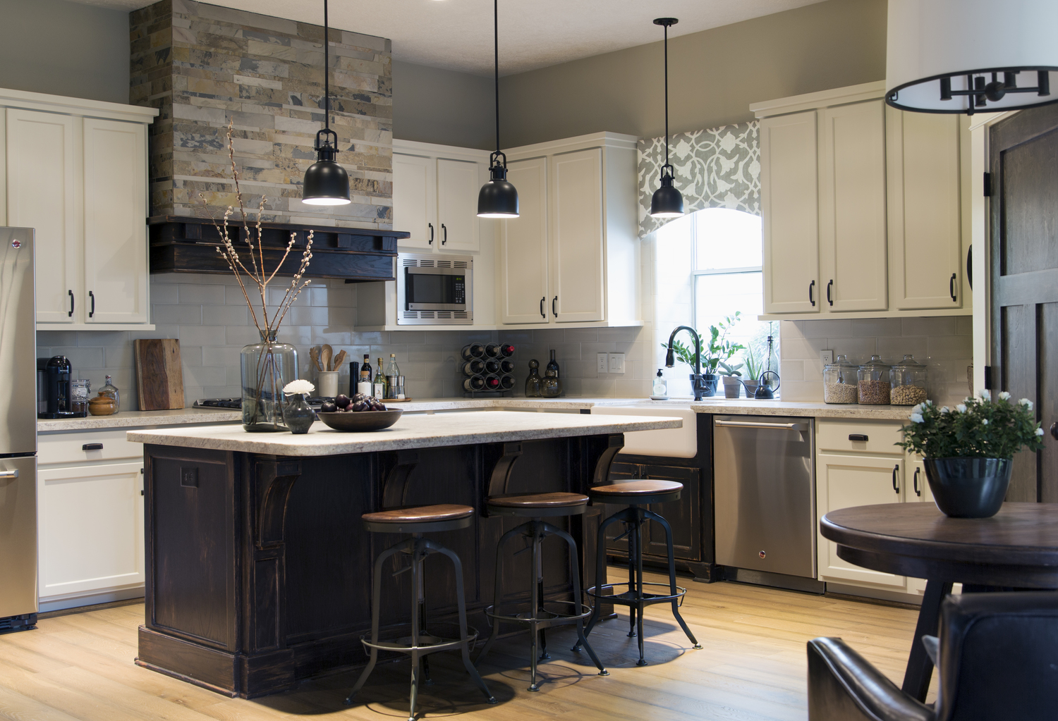 White Kitchen with mixed materials 3
