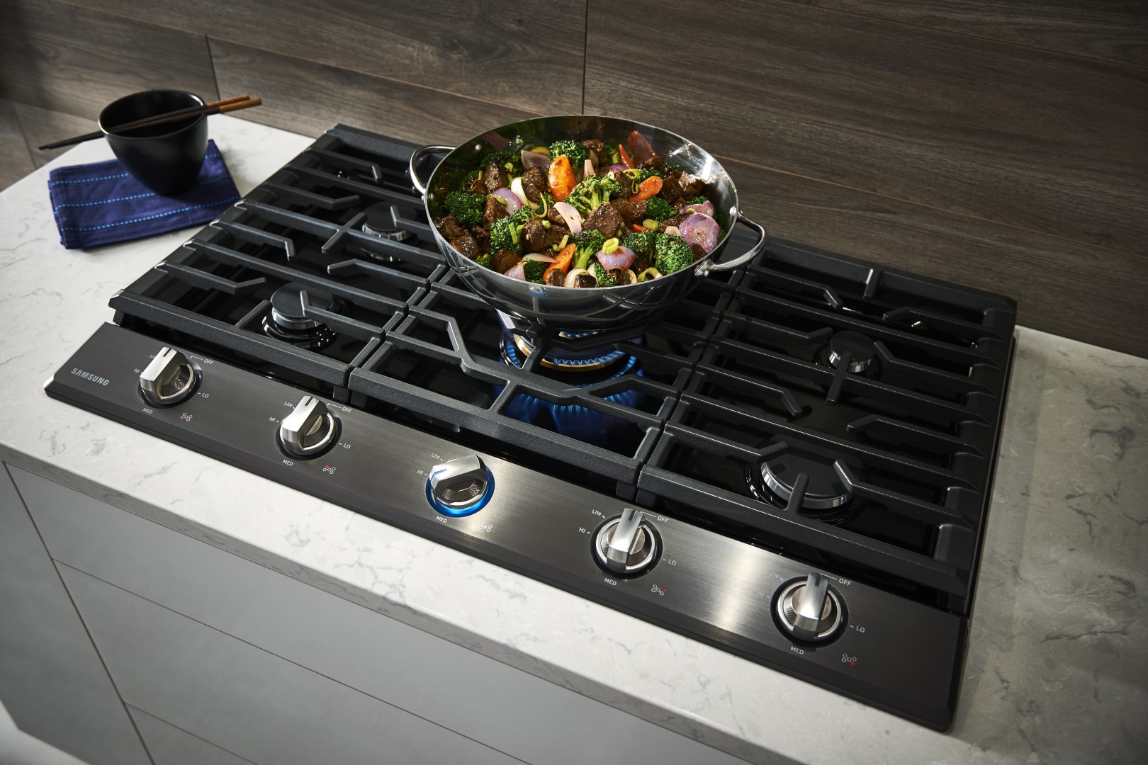 Surface à induction au Gaz de Samsung