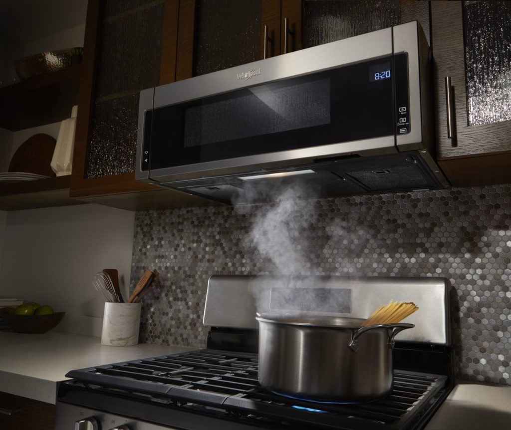 micro-ondes à hotte intégrée à profil bas de Whirlpool_2