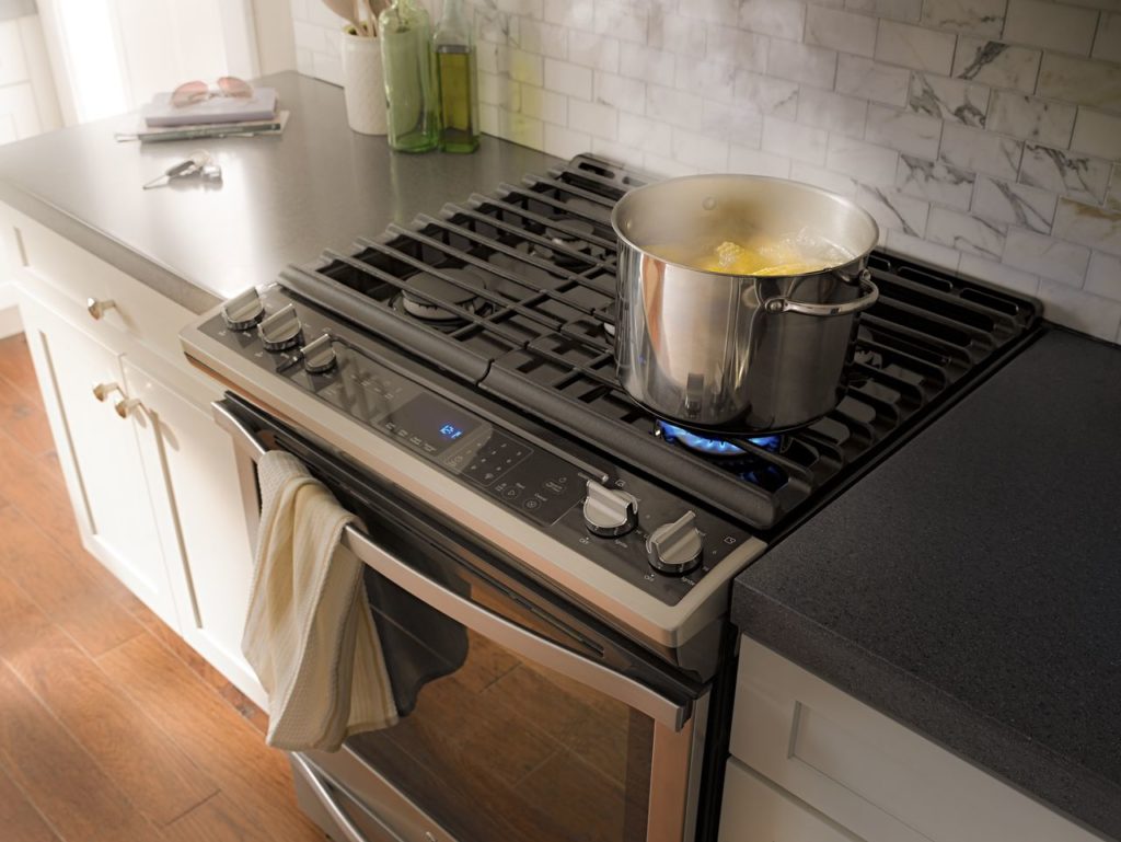 7 Cool Features to Look for When Purchasing a New Range