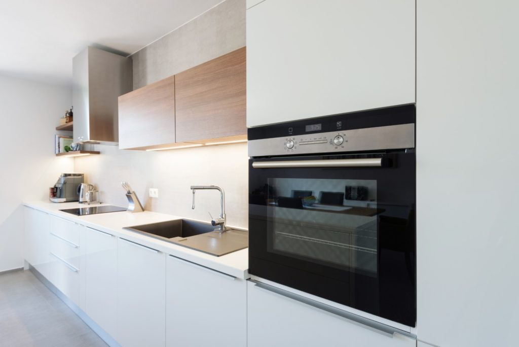 Choisir entre un four mural et une cuisinière conventionnelle