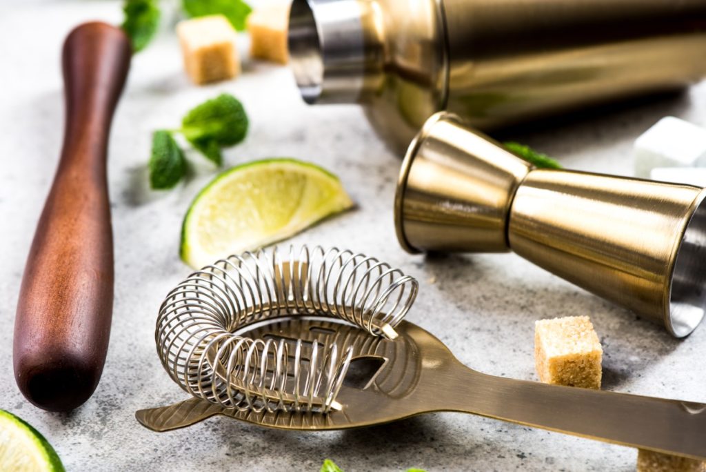 Les essentiels pour un mini bar à la maison qui épate