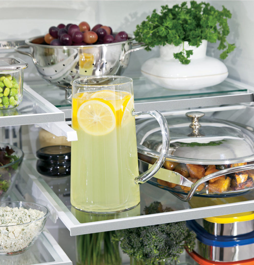 GE Refrigerator and convenient storage