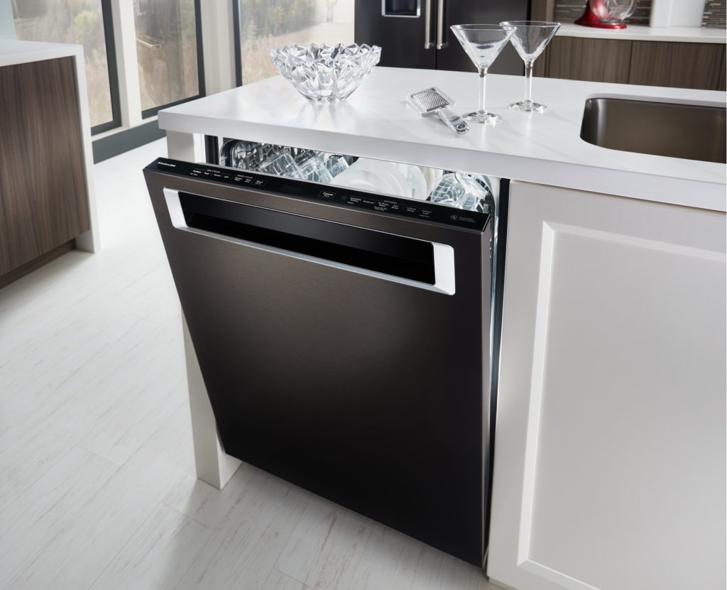 Le lave-vaisselle KitchenAid s’occupe de toute la vaisselle sale