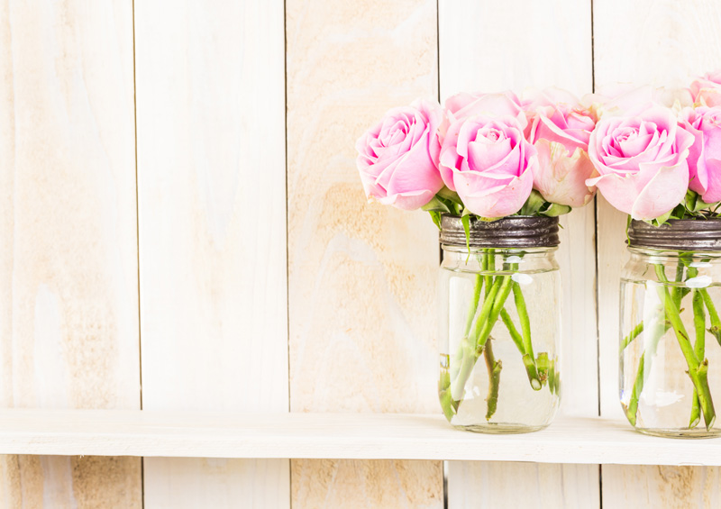 pink-roses-in-jar