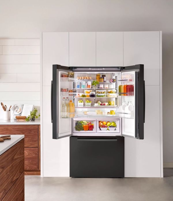 Bosch 800 Series 20.8 Cu. Ft. Black Stainless Steel Counter Depth French Door Refrigerator
