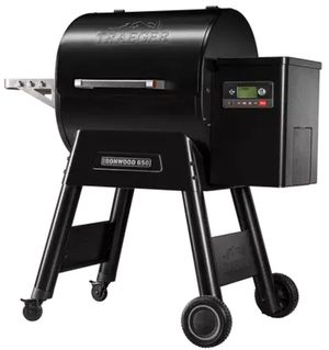 Traeger® 46" Black Ironwood 650 Pellet Grill