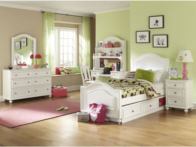 Legacy Kids Teen Madison Youth Twin Panel Bed lifestyle image