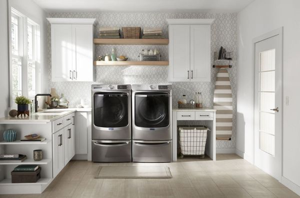 Washer and Dryer with Laundry Pedestal