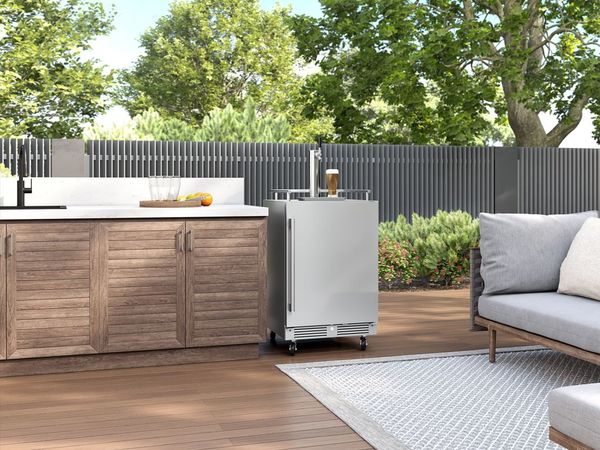 Outdoor Kitchen Showcasing a Zephyr Presrv™ 6.0 Cu. Ft. Stainless Steel Outdoor Refrigerator