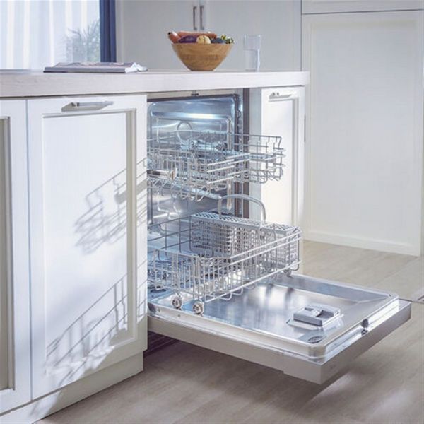 Midea 24" Stainless Steel Front Control Built In Dishwasher
