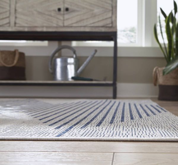Signature Design by Ashley® Alverno White/Blue 5'x7' Medium Area Rug