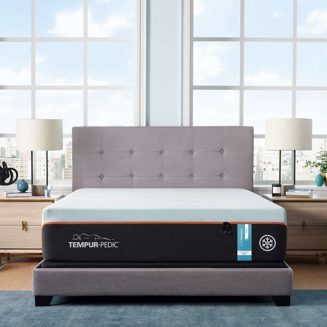 Tempur-Pedic® TEMPUR-LUXEbreeze™ Firm Queen Mattress lifeystle image