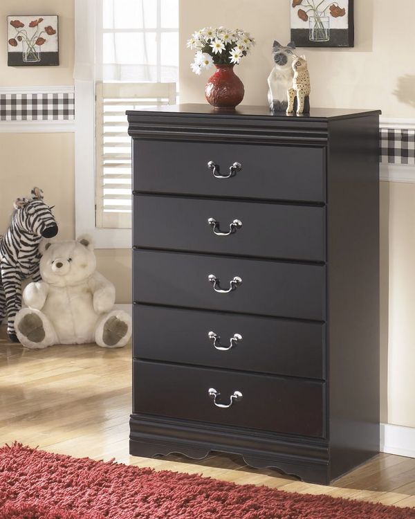 Signature Design by Ashley Huey Vineyard Black Chest