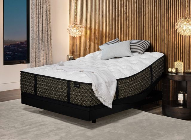 Aireloom® Preferred Collection Streamline™ Wrapped Coil Firm Queen Mattress lifestyle image