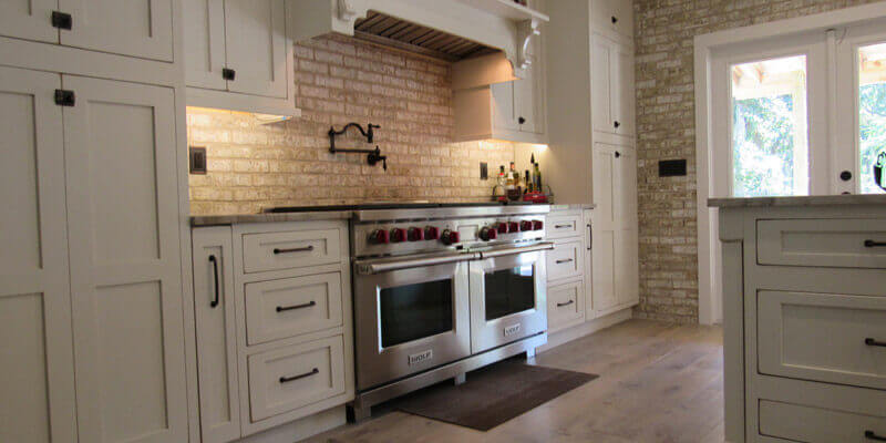 white shaker door cabinets in a kitchen